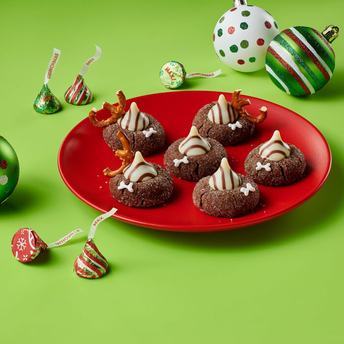 HERSHEY'S HUGS Grinch Milk Chocolate and White Creme, Christmas , Candy Bag, 8.45 oz