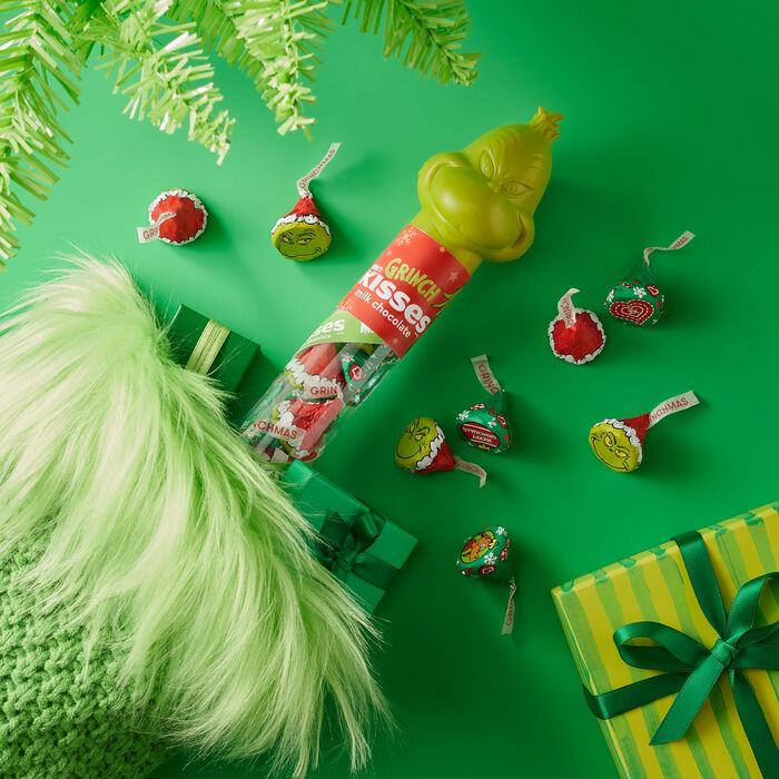 HERSHEY'S KISSES Grinch Milk Chocolate, Christmas Candy Plastic Cane, 2.08 oz